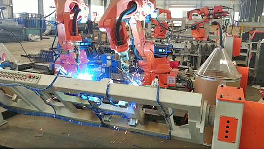 大小联架机器人焊接生产线